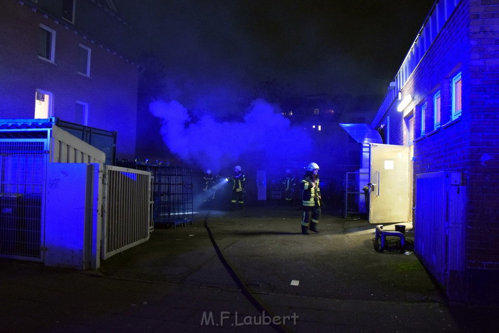 Feuer Papp Presscontainer Koeln Hoehenberg Bochumerstr P018.JPG - Miklos Laubert